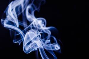 Астраханка отравилась угарным газом из-за сигарет
