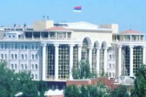 Астраханца наказали за перевернутый флаг на здании суда