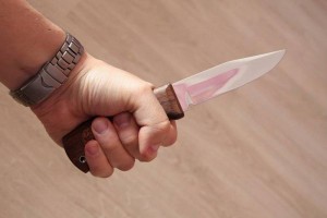 В Астрахани мужчина ударил ножом родственника