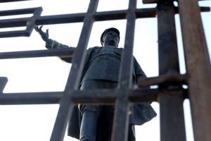 Что происходит с памятником Кирова в Астрахани