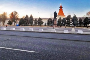 В Астрахани площадь Ленина огородили