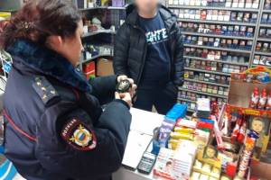 Около 100 астраханских торговых точек проверила полиция за два дня