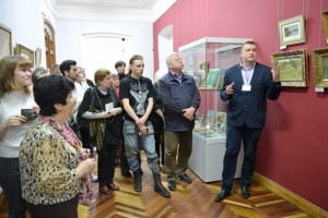 Астраханцев приглашают на бесплатные экскурсии в картинную галерею