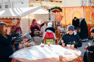 В Астрахани весело провели «Елкин базар»
