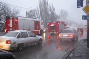 Под Астраханью эвакуировали людей из-за крупного пожара