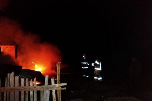 Два крупных пожара полыхали этой ночью