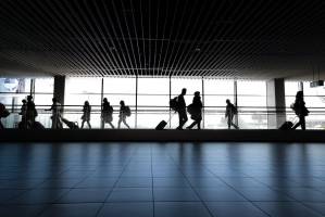 Госдума приняла закон о возврате курилок в аэропортах