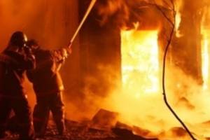 Крупный пожар полыхал в Астрахани