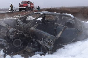 Под Астраханью в ДТП сгорела машина и погибла 27-летняя девушка