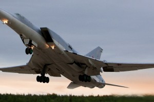 В небе над Астраханской областью у бомбардировщика Ту-22 отказал двигатель