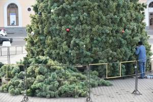 Главная елка Астрахани попала в число самых высоких в РФ