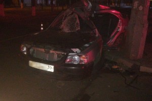 В Астрахани молодой водитель с 52 штрафами влетел в столб на высокой скорости
