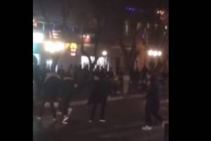 В центре Астрахани массовую драку сняли на видео