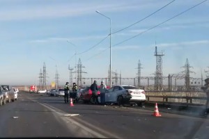 На мосту в Астрахани столкнулись 9 машин