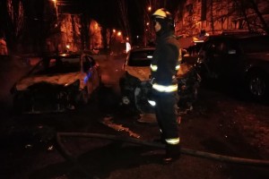 Рано утром в Астрахани горели автомобили