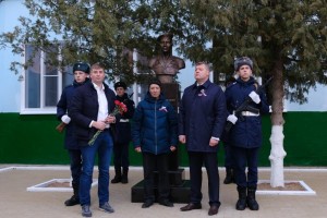 В Астрахани установили памятник герою чеченской войны Галиму Куатбаеву