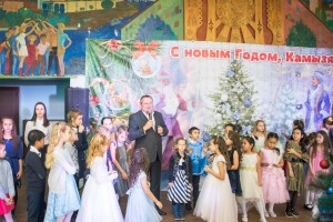 Игорь Мартынов поздравил детей с наступающим Новым годом в Камызяке