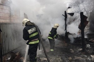 На пожаре в Астрахани спасли человека