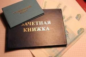 В Астрахани сурдопереводчик украл у глухого студента более 80 тысяч рублей