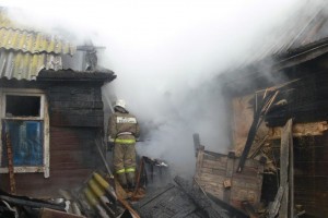 Под Астраханью выгорел жилой дом