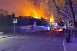 В Астрахани произошел крупный пожар в жилом доме