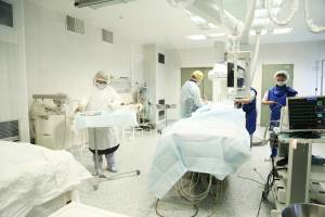 Астраханец попал в больницу в тяжелом состоянии: для его спасения врачи провели уникальную операцию по извлечению тромба