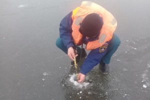 Лед не окреп. МЧС предупреждает об опасности