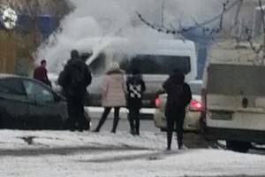 В Астрахани сняли на видео ЧП с микроавтобусом