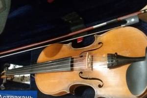 На чердаке астраханского дома нашли скрипку с биркой Страдивари: ее звучание завораживает