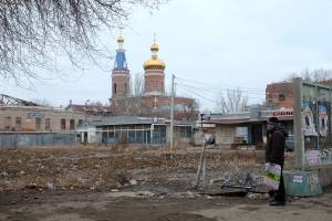 “Обременительный” сквер: пустырь на Селениях в Астрахани ещё помозолит глаза горожанам