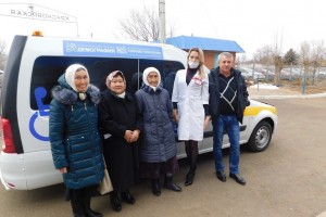 В Астраханской области мобильные бригады возят пенсионеров в больницы