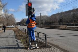 На оживленном перекрестке Астрахани заработали новые светофоры