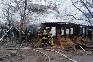 Утром в Астрахани сгорел жилой дом