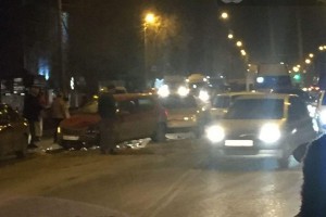 На Николая Островского молодой водитель устроил массовую аварию