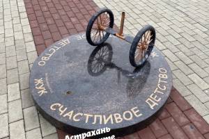 Стало известно, что на самом деле произошло со сломанным памятником в Астрахани