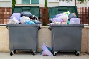 В Астрахани снижен тариф на вывоз мусора