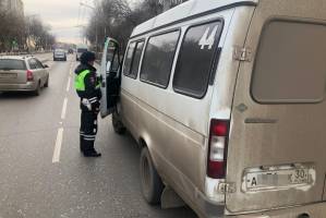 В Астрахани массово проверяют маршрутки из-за многочисленных жалоб горожан