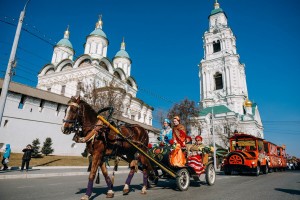 Астраханцы встретят Масленицу шествием ряженых и концертом