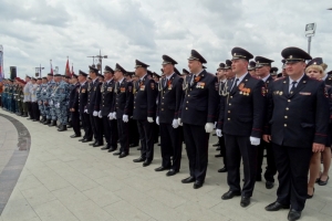 В День Победы в Астрахани наградили отличившихся сотрудников полиции