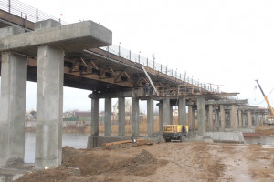На время ремонта Милицейского моста наведут мост понтонный