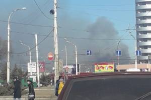 Астраханцы рассказывают о клубах черного дыма над городом