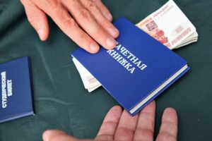 В Астрахани 4 курсанта КИМРТ купили знания за 10 тысяч рублей