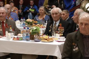 Астраханский губернатор вручил ветеранам юбилейные медали к 75-летию Победы