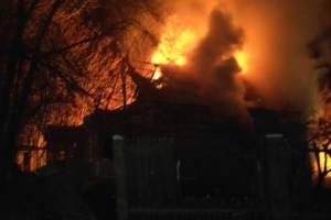 В Астрахани горит жилой дом