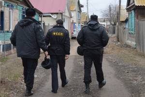 Люди кричали: в Астрахани приставы спасли 30 человек