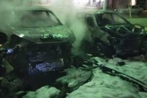 Стали известны марки сгоревших в Астрахани автомобилей и предварительная причина ЧП