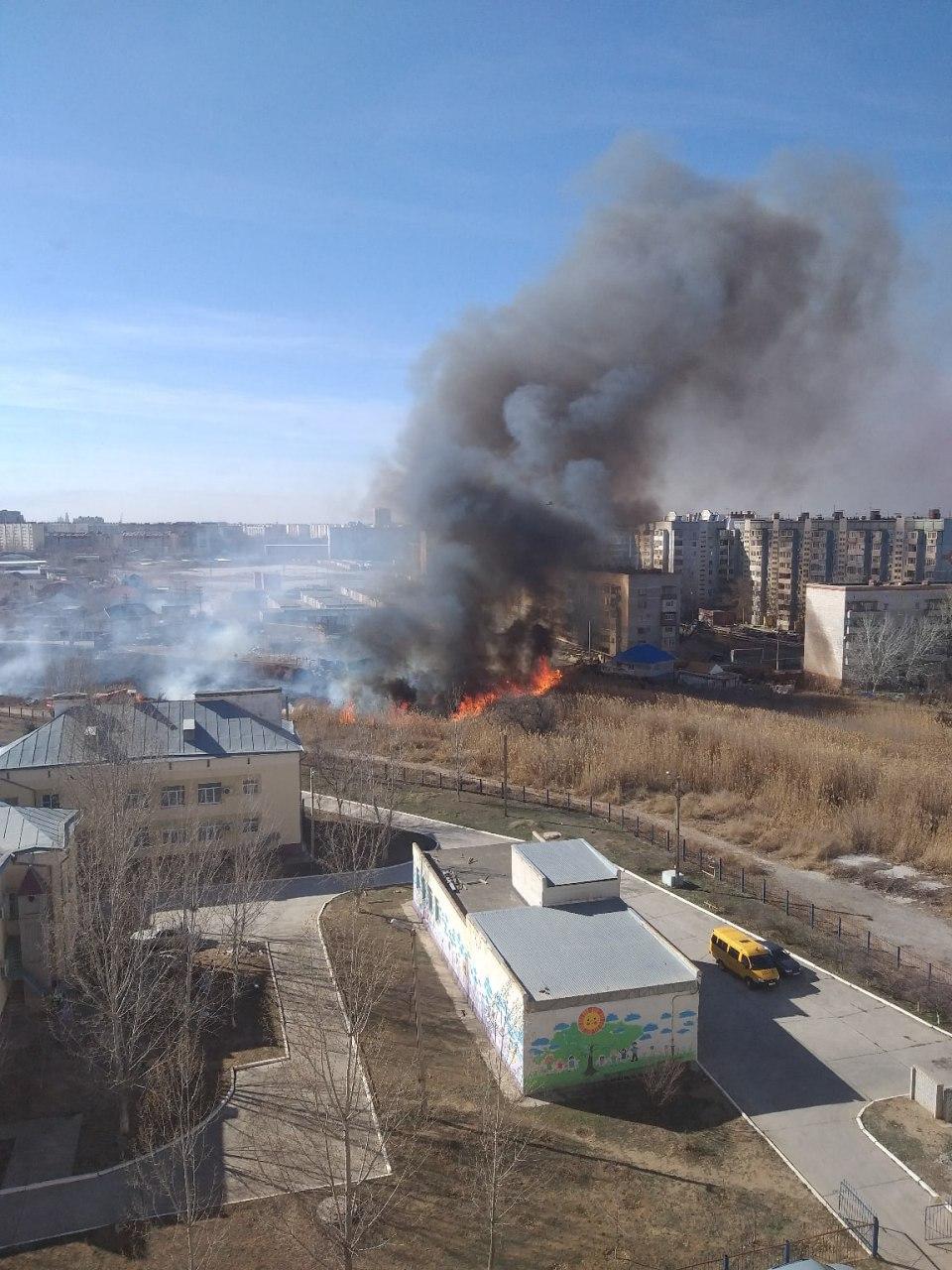 Что случилось сегодня в астрахани. Астрахань пожар. Пожар в Астрахани вчера. Пожар в Астрахани сейчас. Пожар Астрахань Куликова.