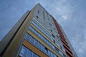 Астраханец разбился насмерть, выпав из окна на 9 этаже