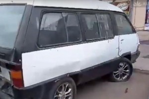 Без комментариев: у торгового центра в Астрахани забыли автомобиль
