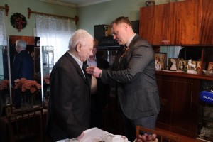 Астраханский губернатор вручил юбилейную медаль ветерану войны Николаю Андреевичу Маркелову